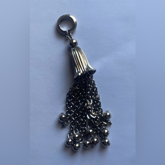Silver Toned Chain Pendant - Picture 2 of 3